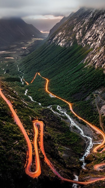 Das Trollstigen Serpentine Road in Norway Wallpaper 360x640
