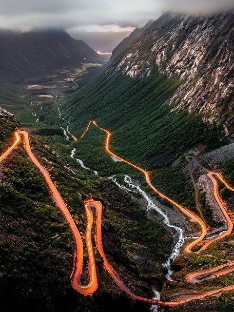 Das Trollstigen Serpentine Road in Norway Wallpaper 480x640