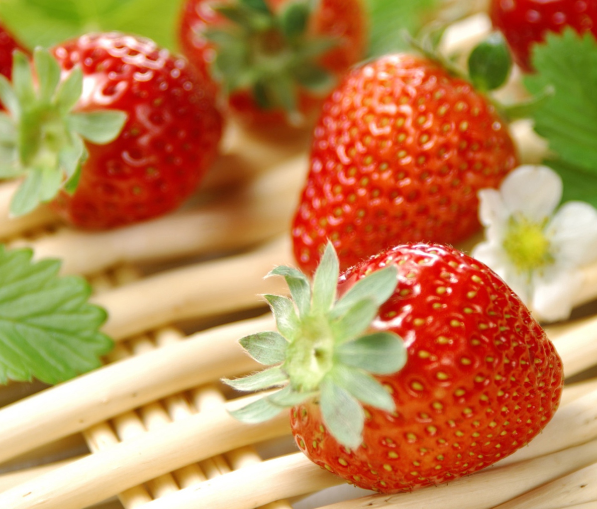 Screenshot №1 pro téma Fresh Strawberries 1200x1024