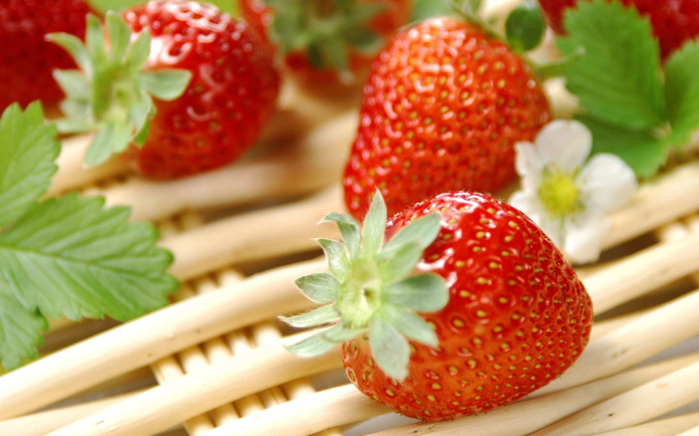 Screenshot №1 pro téma Fresh Strawberries 1440x900