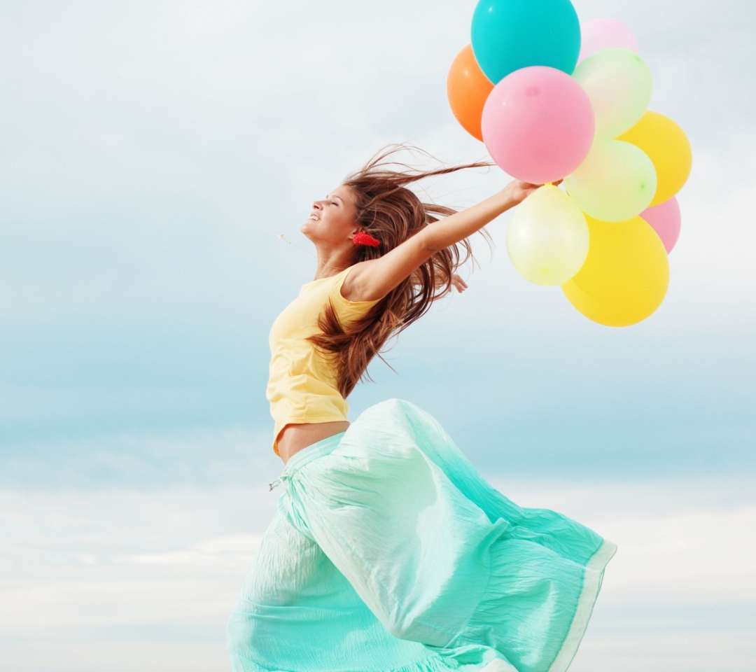 Fondo de pantalla Girl With Colorful Balloons 1080x960