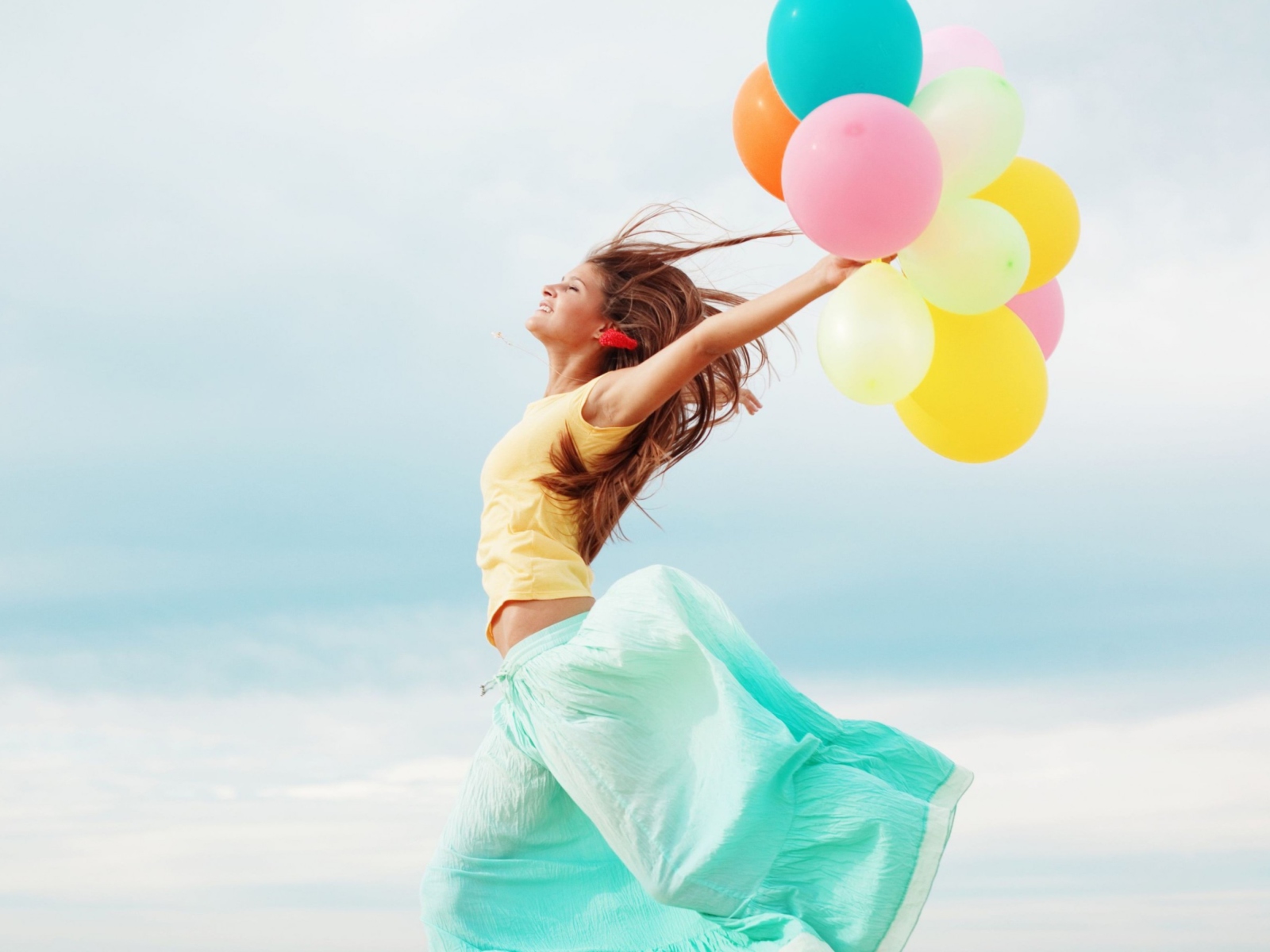 Fondo de pantalla Girl With Colorful Balloons 1600x1200