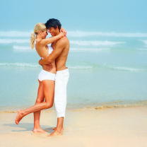 Lovely Couple On Beach screenshot #1 208x208