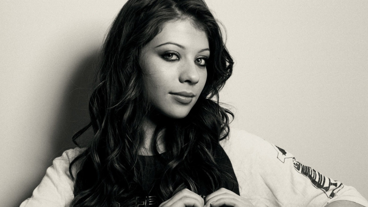 Fondo de pantalla Michelle Trachtenberg Monochrome 1280x720