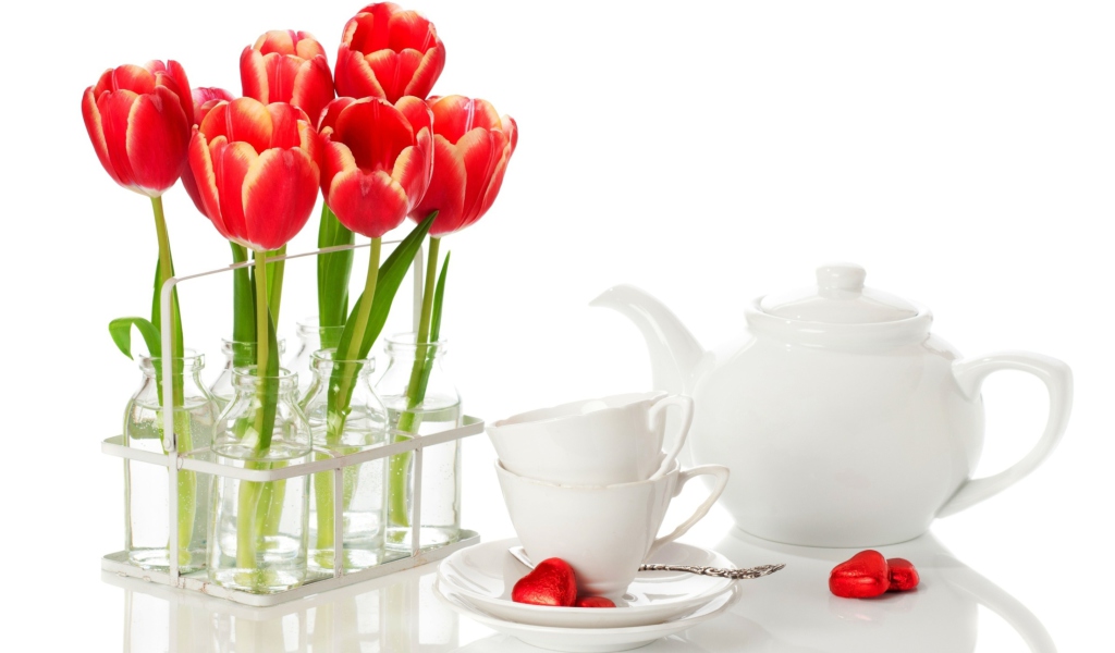 Tulips And Teapot wallpaper 1024x600
