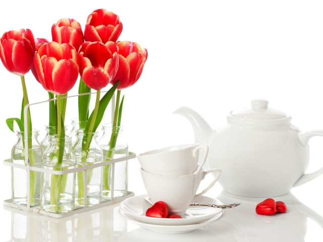 Tulips And Teapot wallpaper 640x480