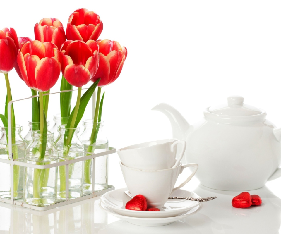 Обои Tulips And Teapot 960x800