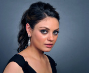 Das Talented actress Mila Kunis Wallpaper 176x144