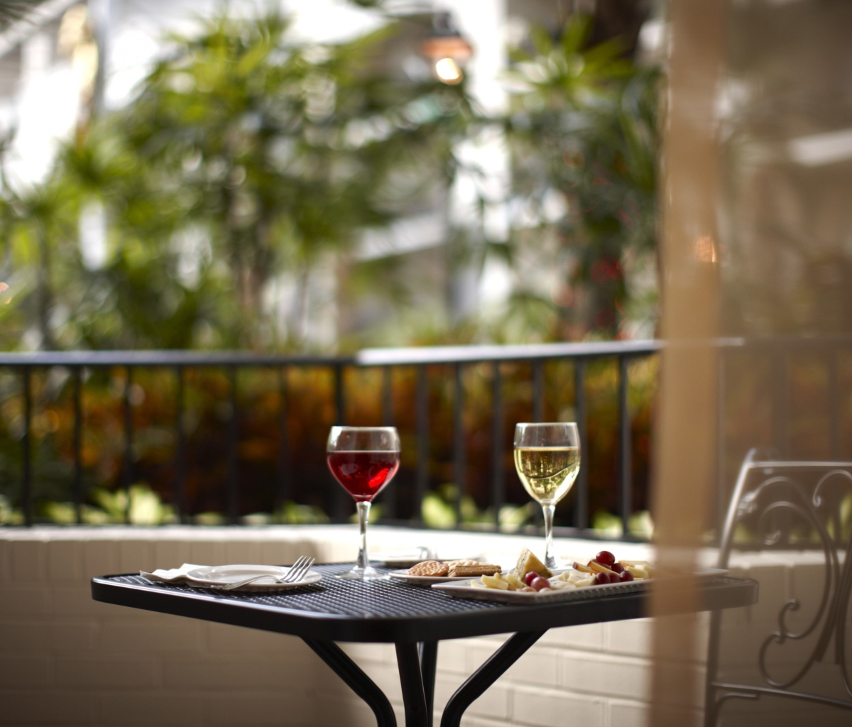Обои Lunch With Wine On Terrace 1200x1024