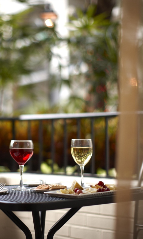 Das Lunch With Wine On Terrace Wallpaper 480x800
