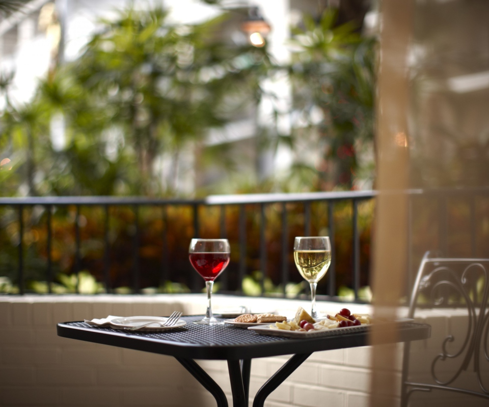 Lunch With Wine On Terrace wallpaper 960x800