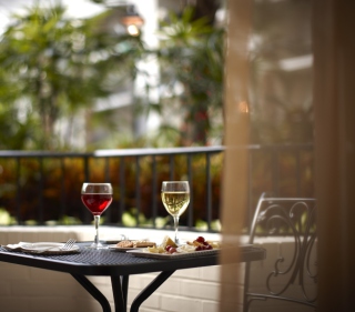 Lunch With Wine On Terrace - Fondos de pantalla gratis para iPad Air