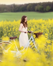 Fondo de pantalla Girl With Bicycle In Yellow Field 176x220