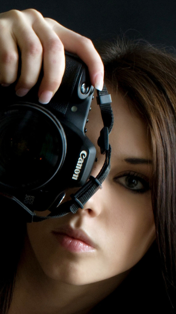 Das Girl Photographer Wallpaper 750x1334