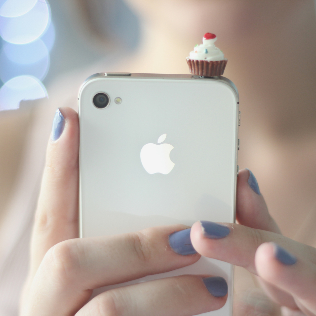 Cupcake Iphone wallpaper 1024x1024