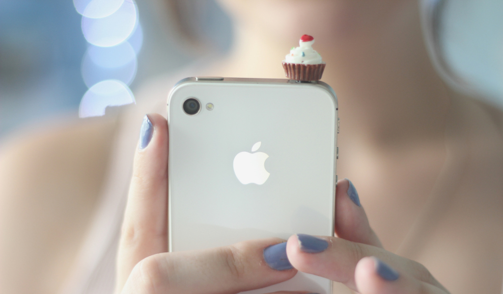 Cupcake Iphone wallpaper 1024x600