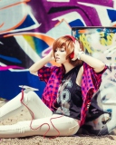 Das Graffiti Girl Listening To Music Wallpaper 128x160