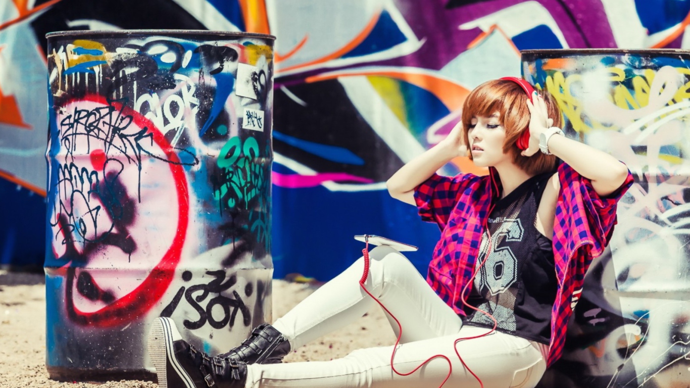 Обои Graffiti Girl Listening To Music 1366x768