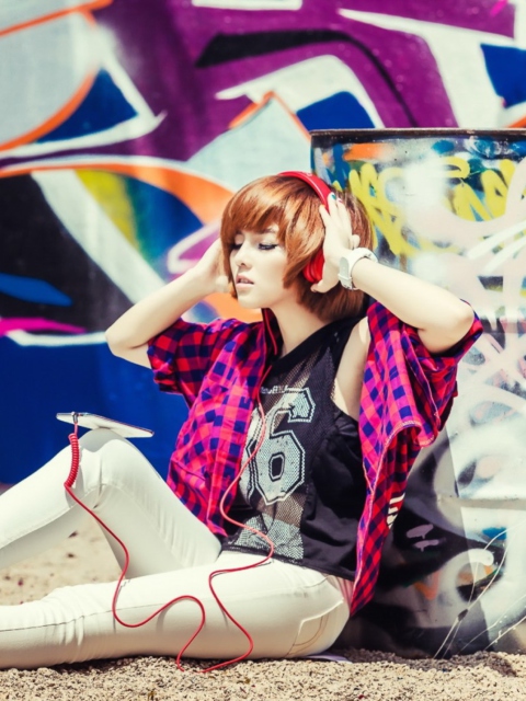 Graffiti Girl Listening To Music screenshot #1 480x640