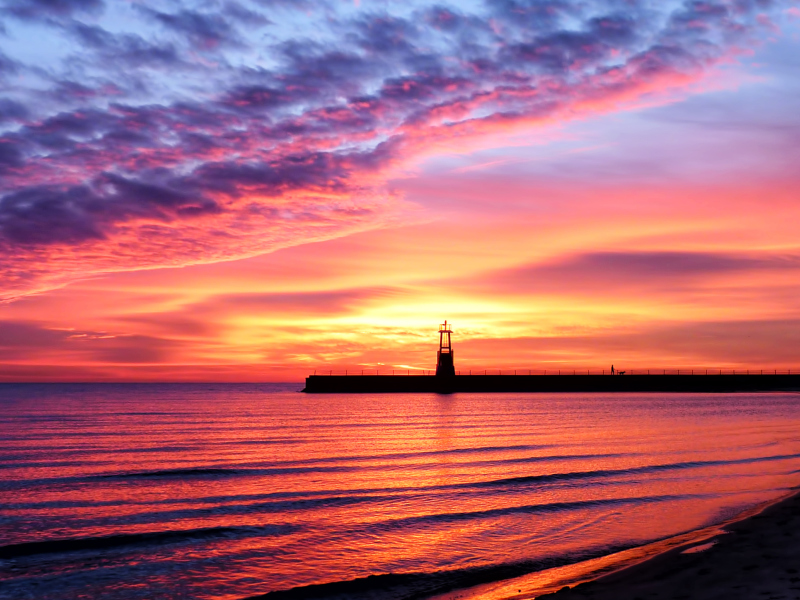 Screenshot №1 pro téma Lighthouse And Red Sunset Beach 800x600