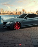 Fondo de pantalla BMW M4 Red Wheels 128x160