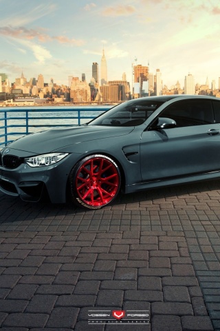 Das BMW M4 Red Wheels Wallpaper 320x480