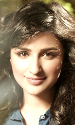 Parineeti Chopra 2013 wallpaper 240x400