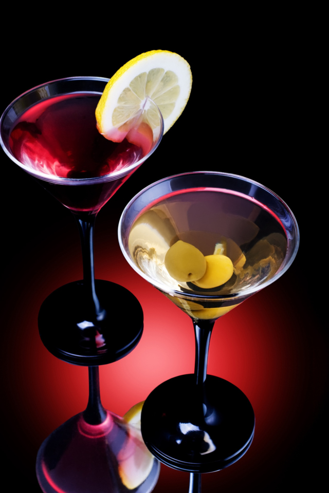 Das Cocktail With Olives Wallpaper 640x960