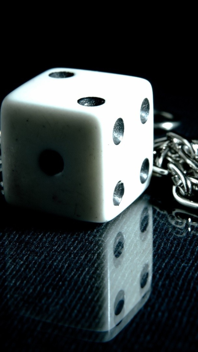Dice And Metal Chain wallpaper 640x1136