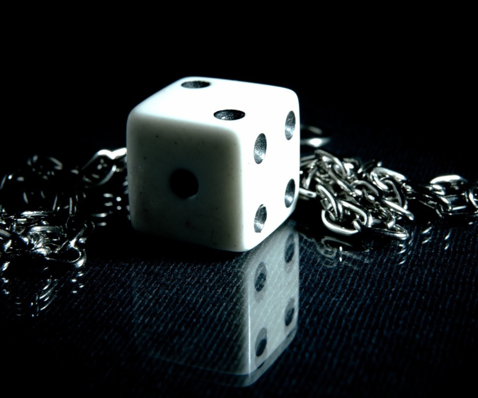 Обои Dice And Metal Chain 960x800