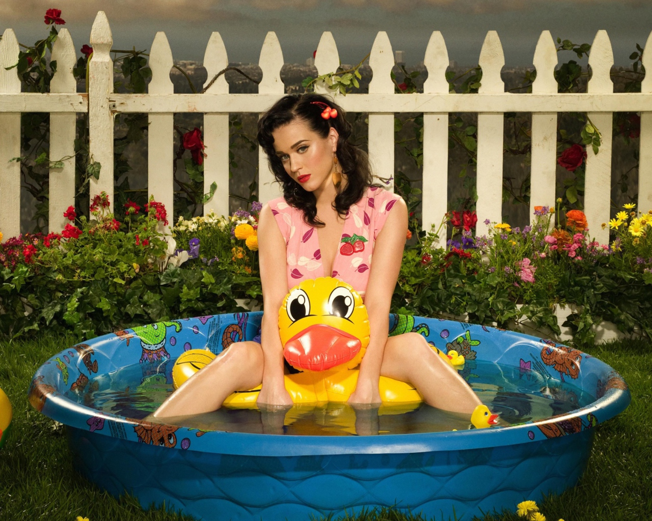 Das Katy Perry And Yellow Duck Wallpaper 1280x1024