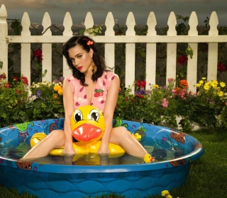 Katy Perry And Yellow Duck - Obrázkek zdarma pro iPad mini 2