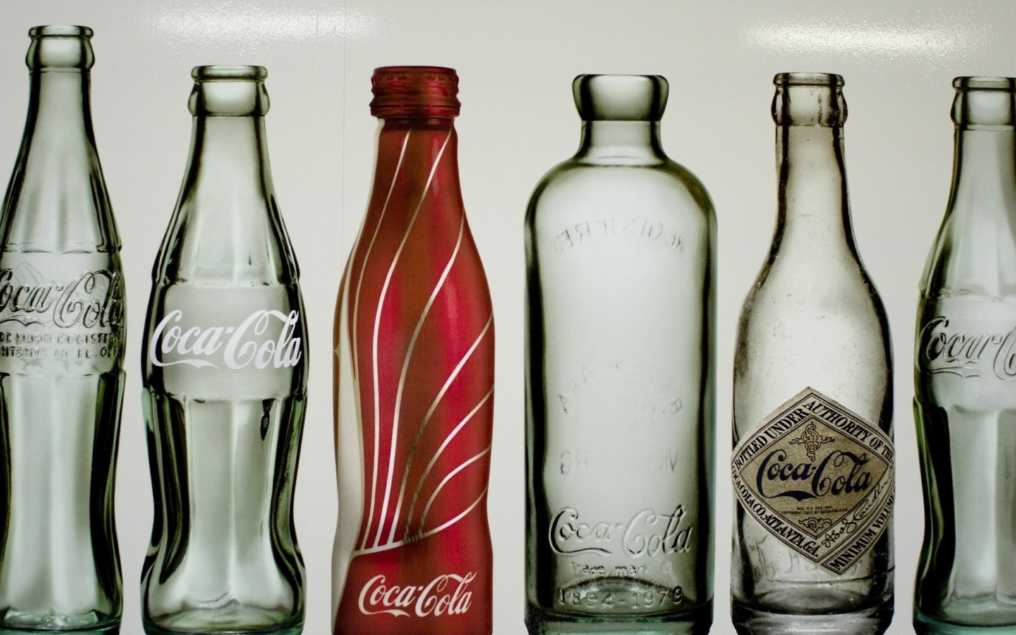 Screenshot №1 pro téma Old Coca Cola Bottles 1440x900