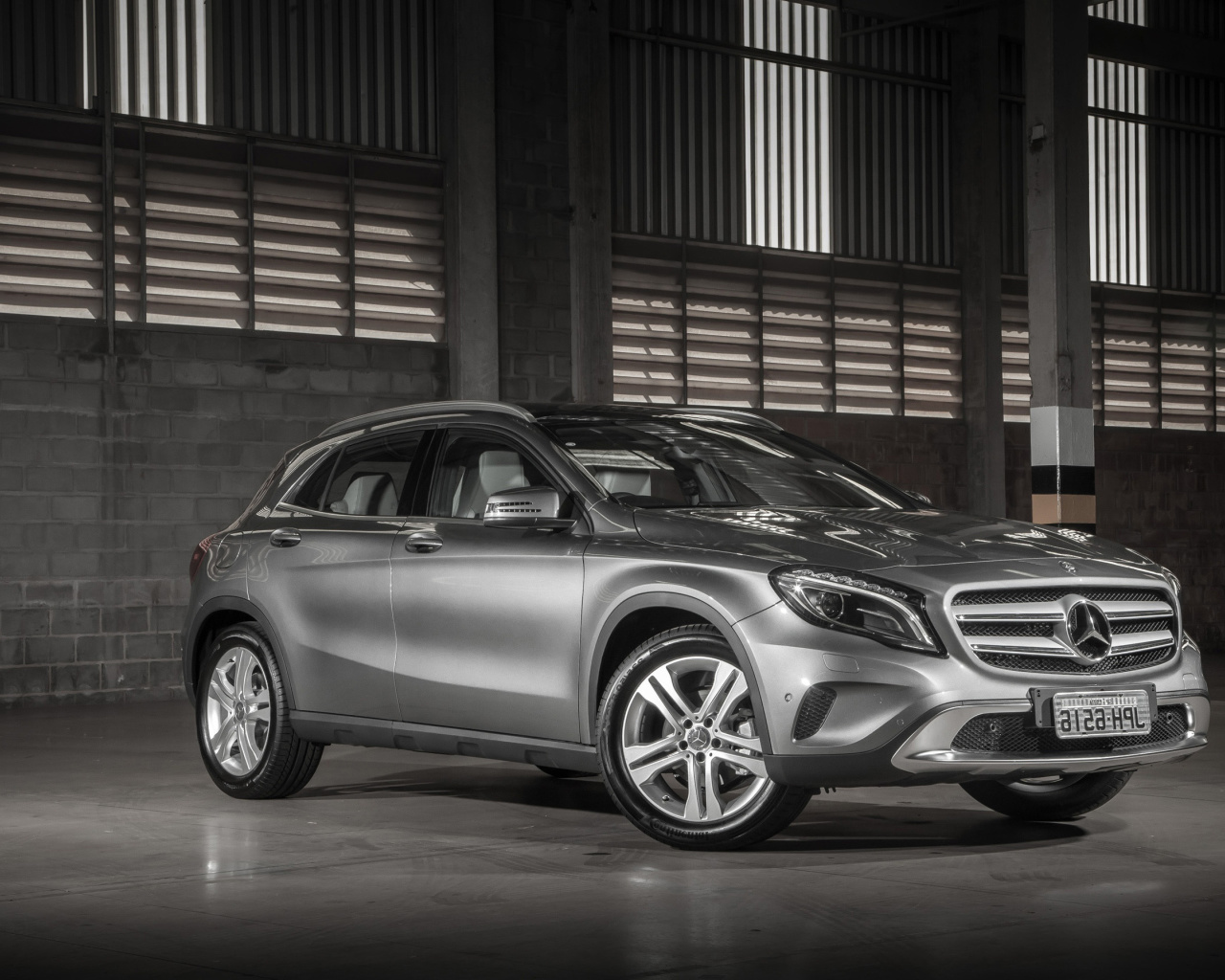 Das Mercedes Benz GLA Wallpaper 1280x1024