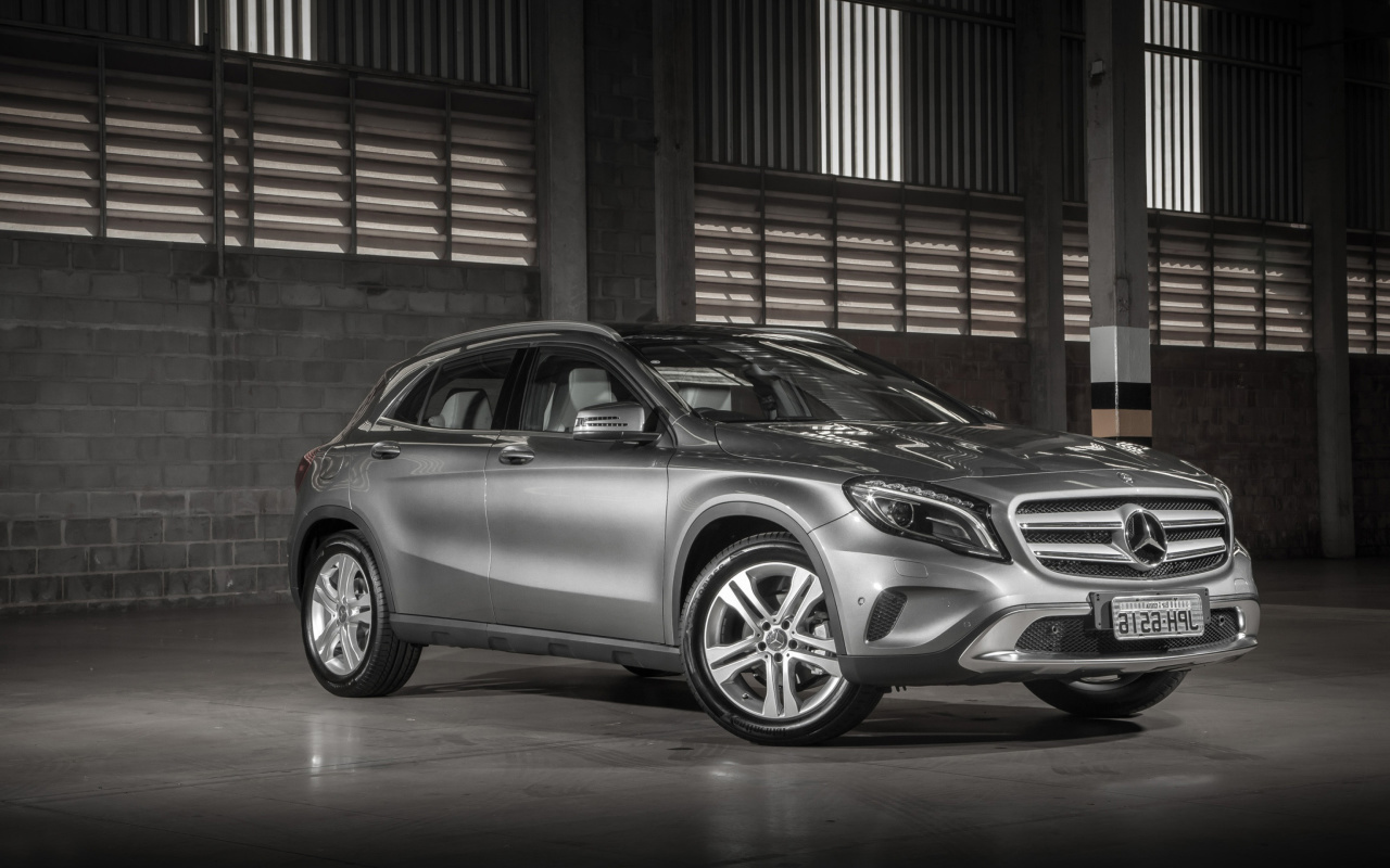 Fondo de pantalla Mercedes Benz GLA 1280x800