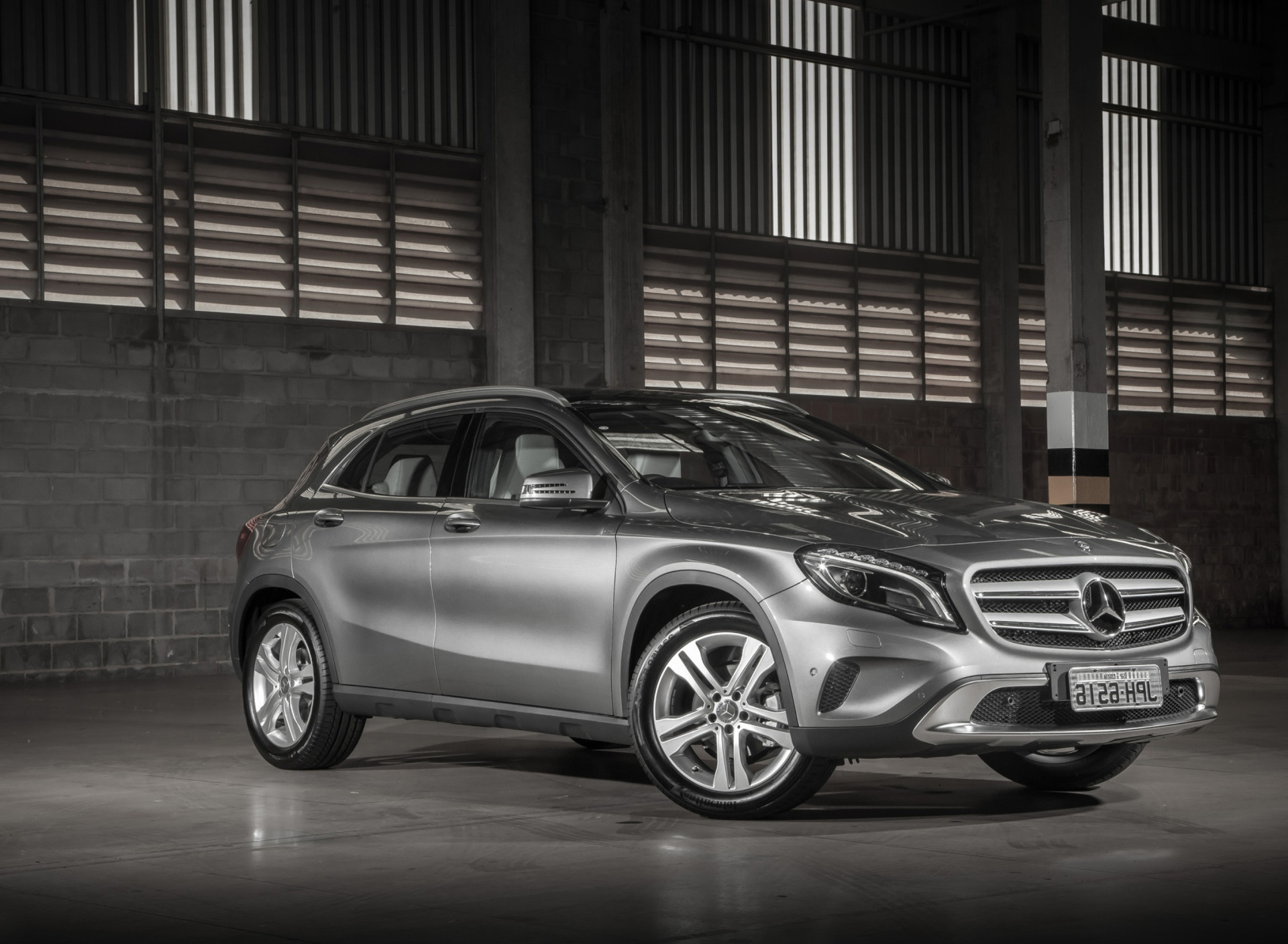 Sfondi Mercedes Benz GLA 1920x1408