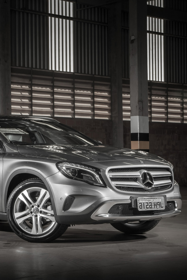 Fondo de pantalla Mercedes Benz GLA 640x960