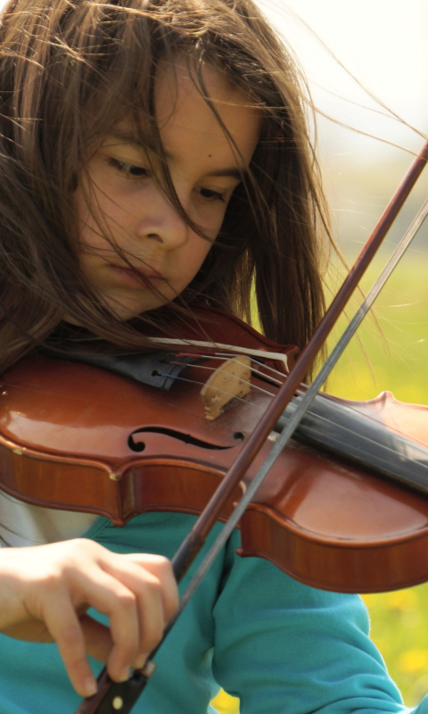 Sfondi Girl Playing Violin 480x800