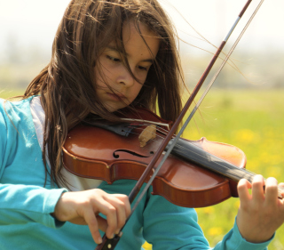 Girl Playing Violin - Obrázkek zdarma pro iPad 2