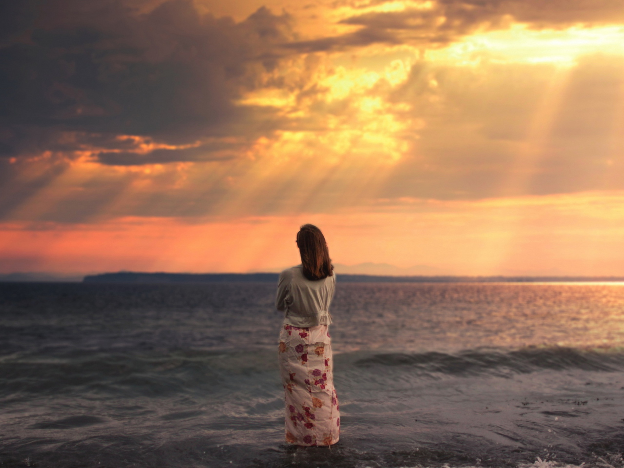 Girl And Stormy Sea wallpaper 1280x960