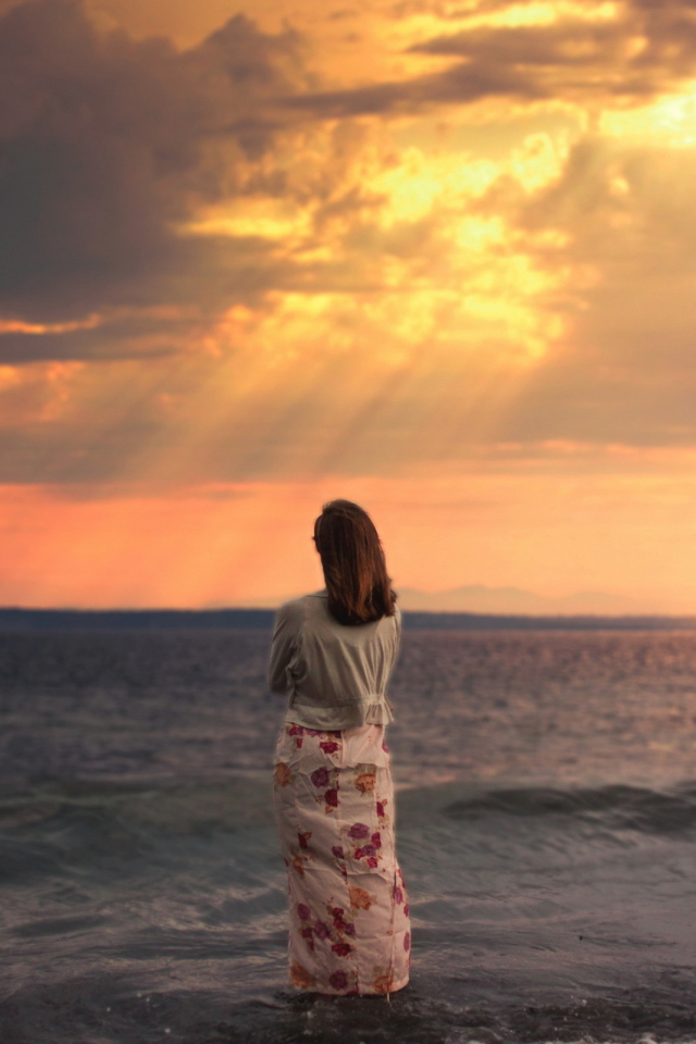 Girl And Stormy Sea screenshot #1 640x960