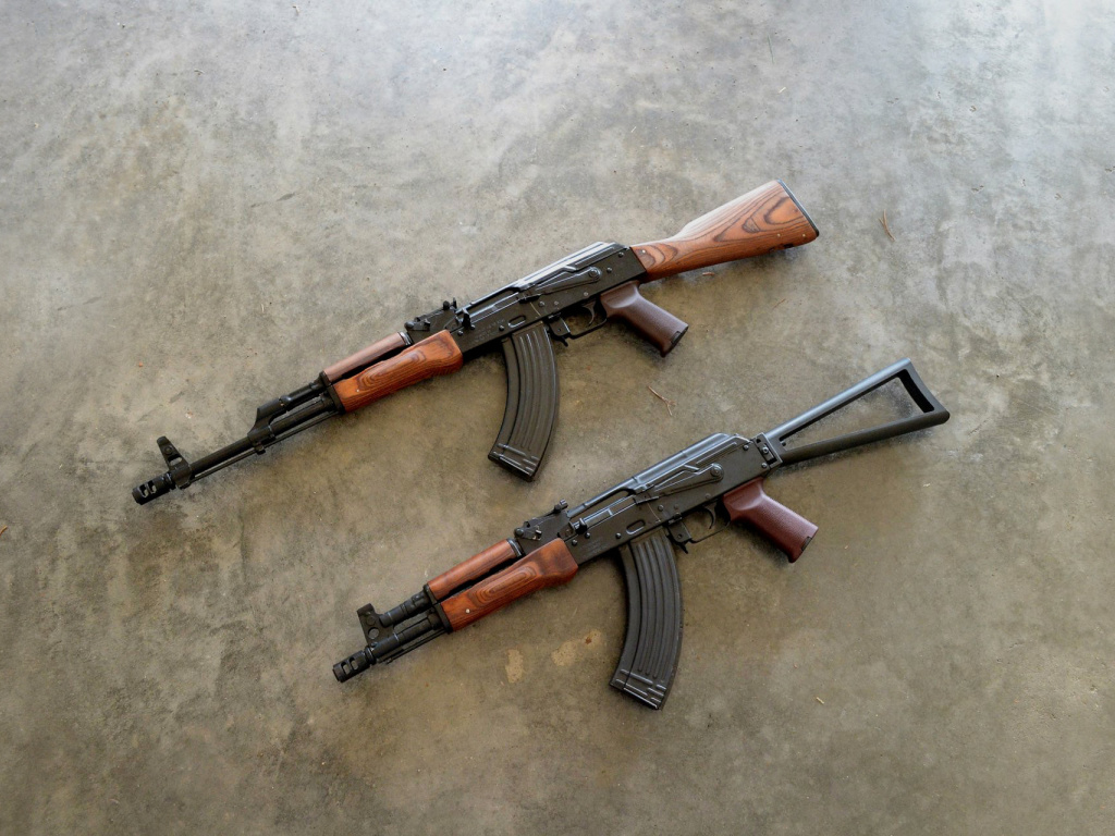 Sfondi AK 74 Kalashnikov Assault Rifle 1024x768