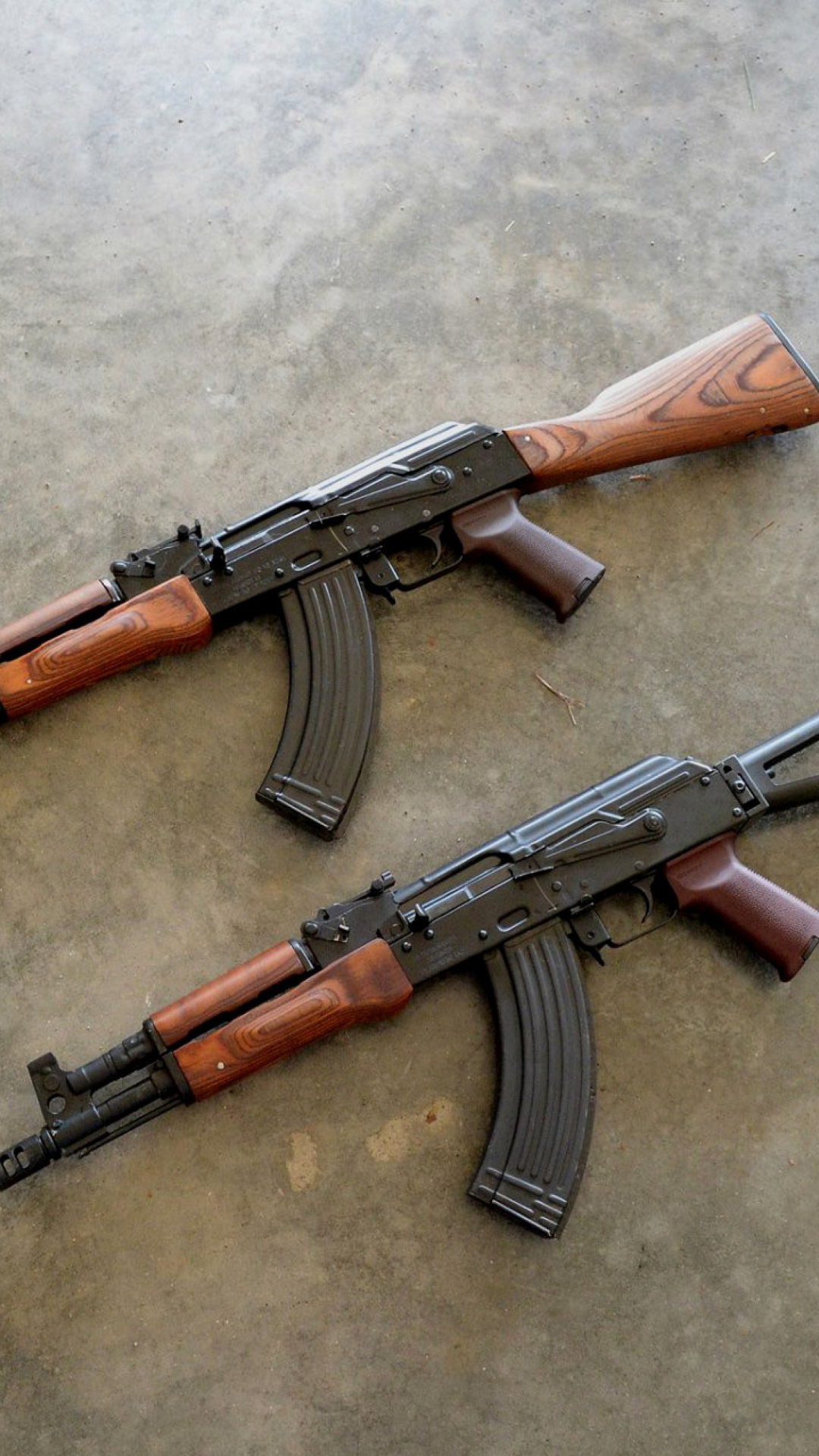 Sfondi AK 74 Kalashnikov Assault Rifle 1080x1920