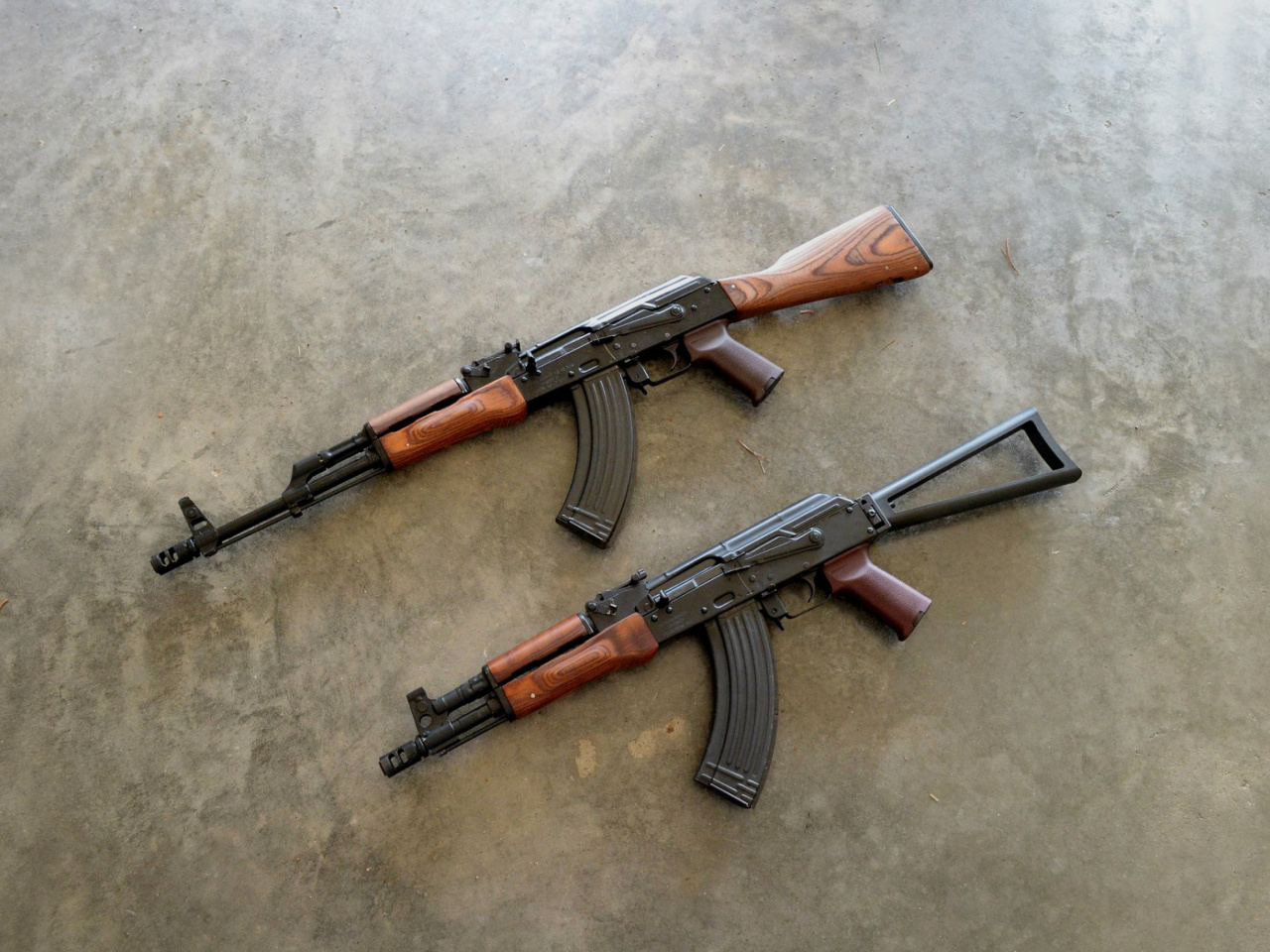 Das AK 74 Kalashnikov Assault Rifle Wallpaper 1280x960