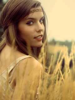 Girl Vintage Portrait screenshot #1 240x320