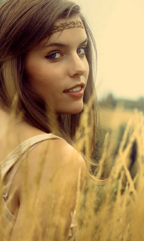 Girl Vintage Portrait wallpaper 480x800