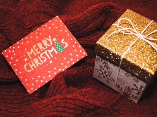 Fondo de pantalla Christmas Postcard and Gift 320x240