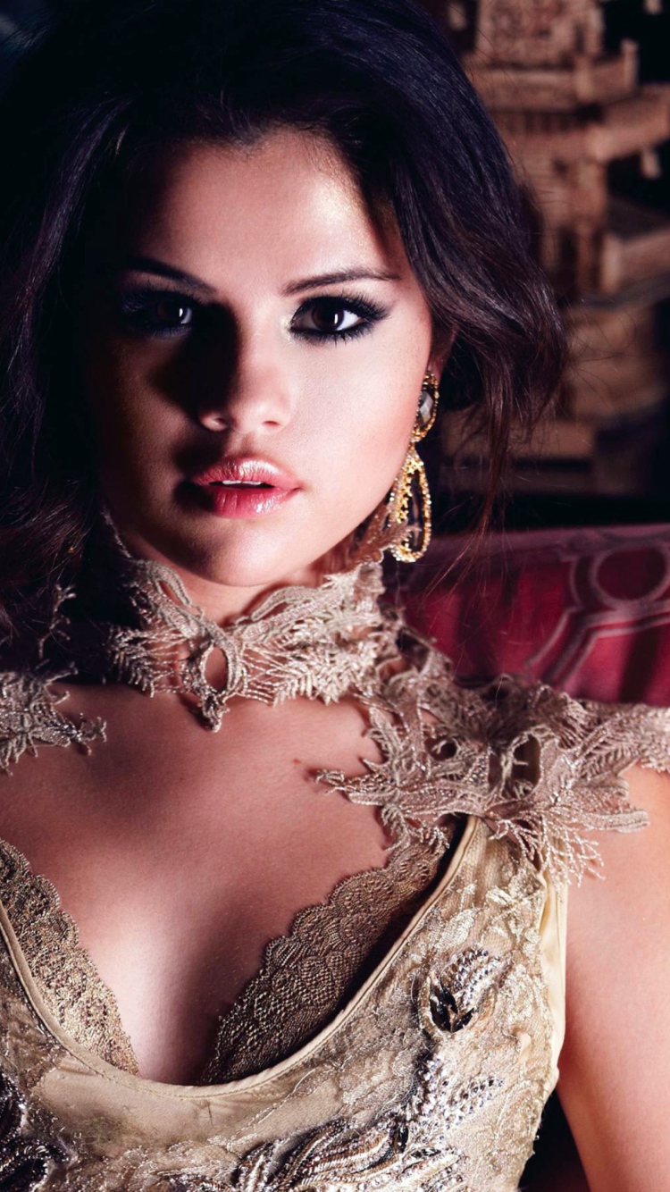 Selena Gomez wallpaper 750x1334