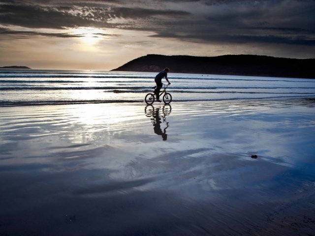 Beach Bike Ride wallpaper 640x480