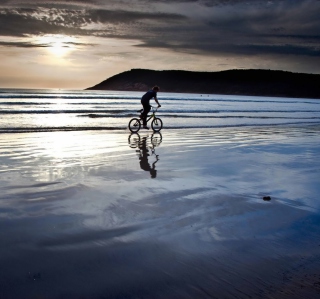 Kostenloses Beach Bike Ride Wallpaper für 208x208